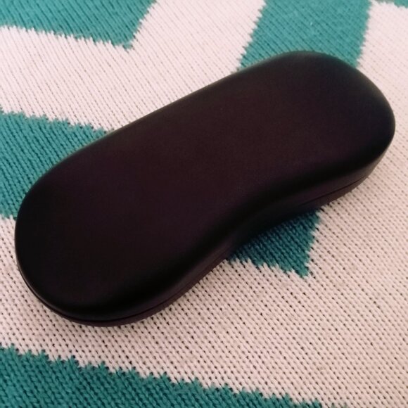 Vera Wang Black Leather Hard Shell Eyewear Case - Picture 3 of 7